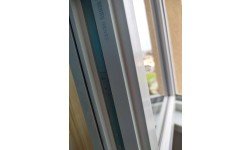 Oprava kování u okna a balkonových dveří v Hradci Králové